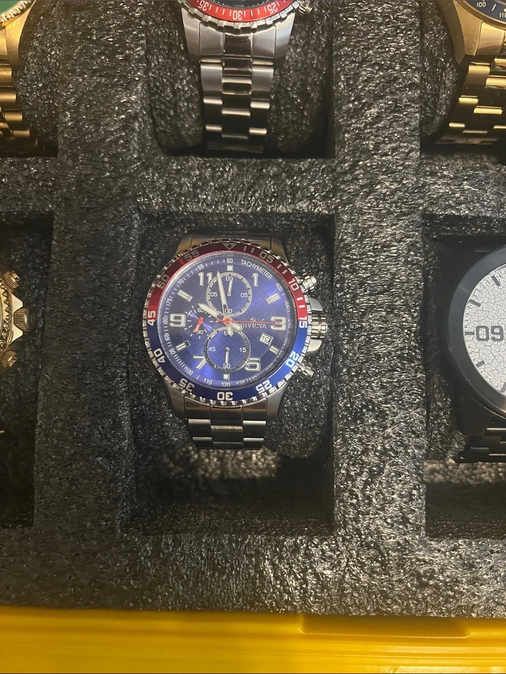 WATCH BUNDLE 6 INVICTA & 1 DIESEL PLUS INVICTA WATCH CASE